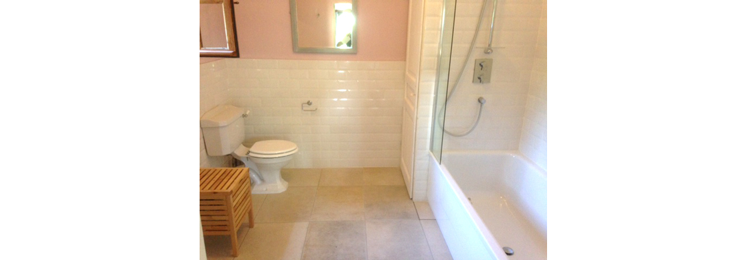 Bergerac farmhouse BATHROOM 2